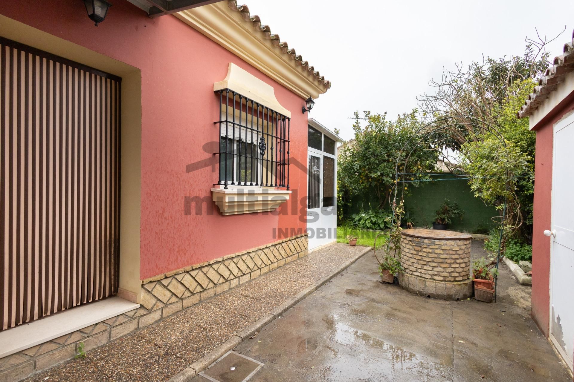 Vista exterior de Finca rústica en venda en El Puerto de Santa María amb Aire condicionat, Jardí privat i Terrassa