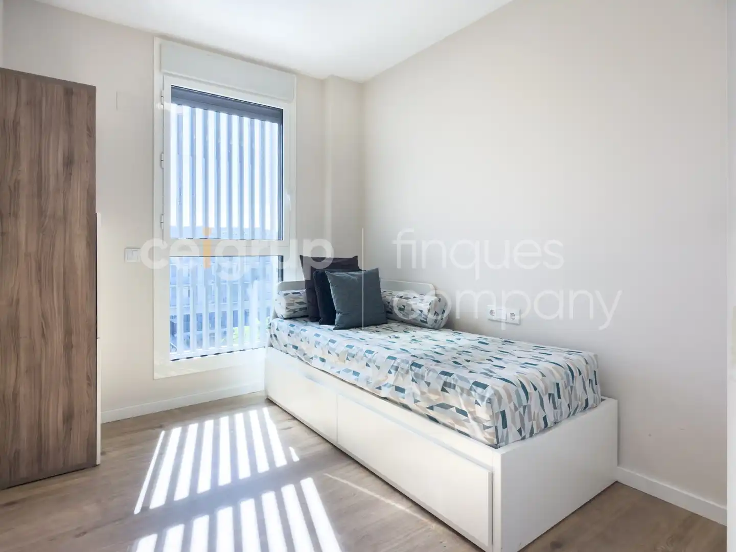 Schlafzimmer von Wohnung zur Miete in Girona mit Heizung, Abstellraum und Schwimmbad