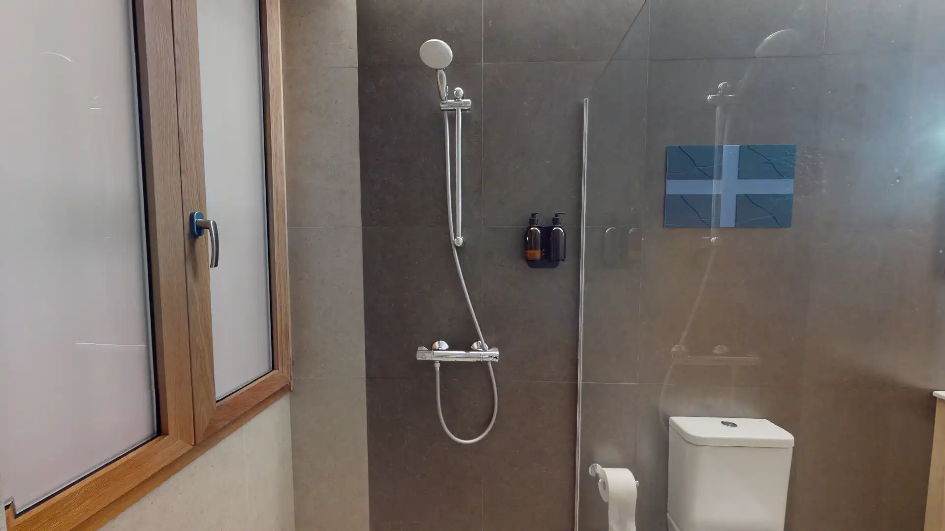 Badezimmer von Wohnung zum Verkauf in Alicante / Alacant mit Klimaanlage, Privatgarten und Abstellraum