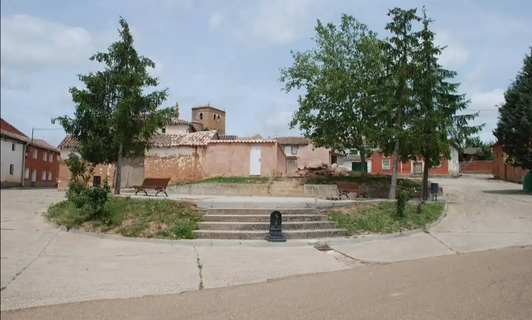 Vista exterior de Casa o xalet en venda en Castrillo de Riopisuerga amb Jardí privat i Traster