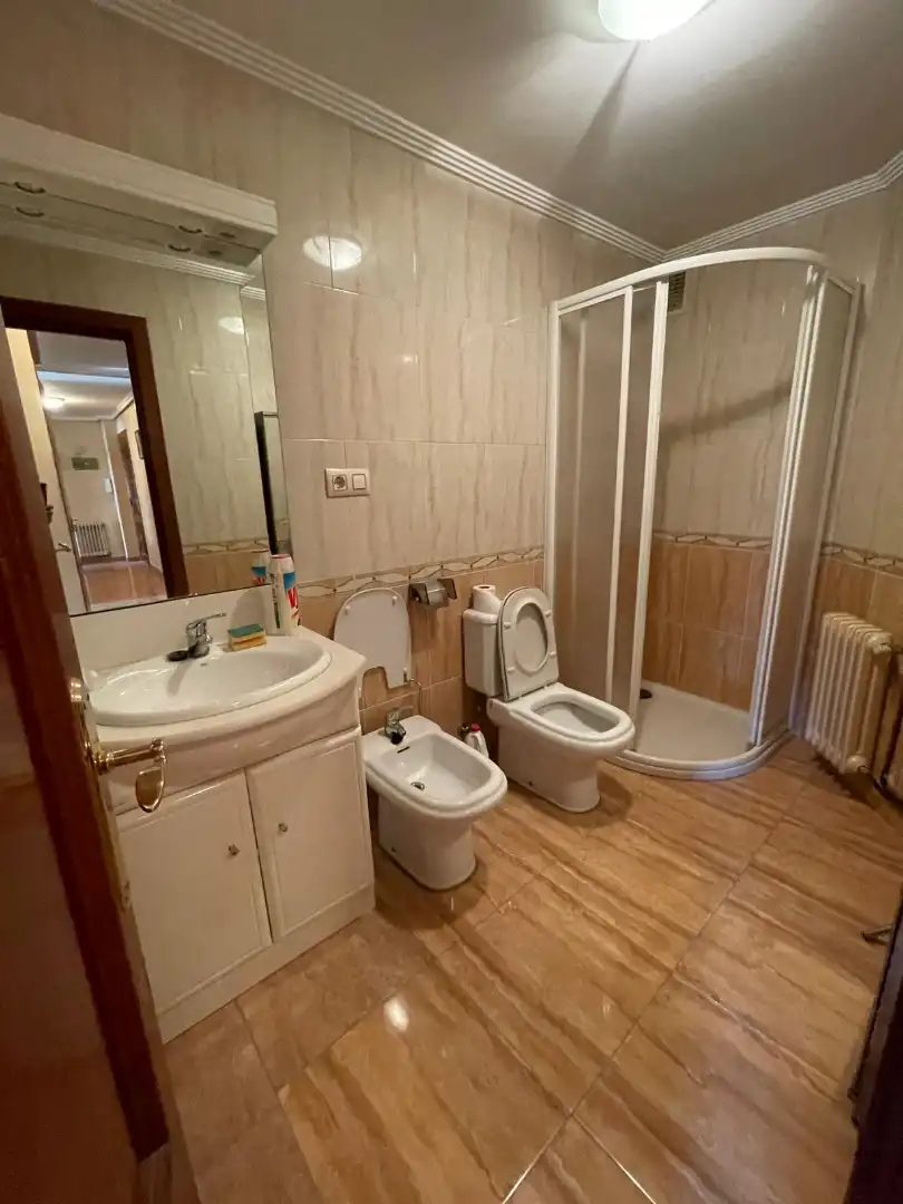 Bathroom of Flat for sale in Calahorra  with Air Conditioner, Heating and Furnished