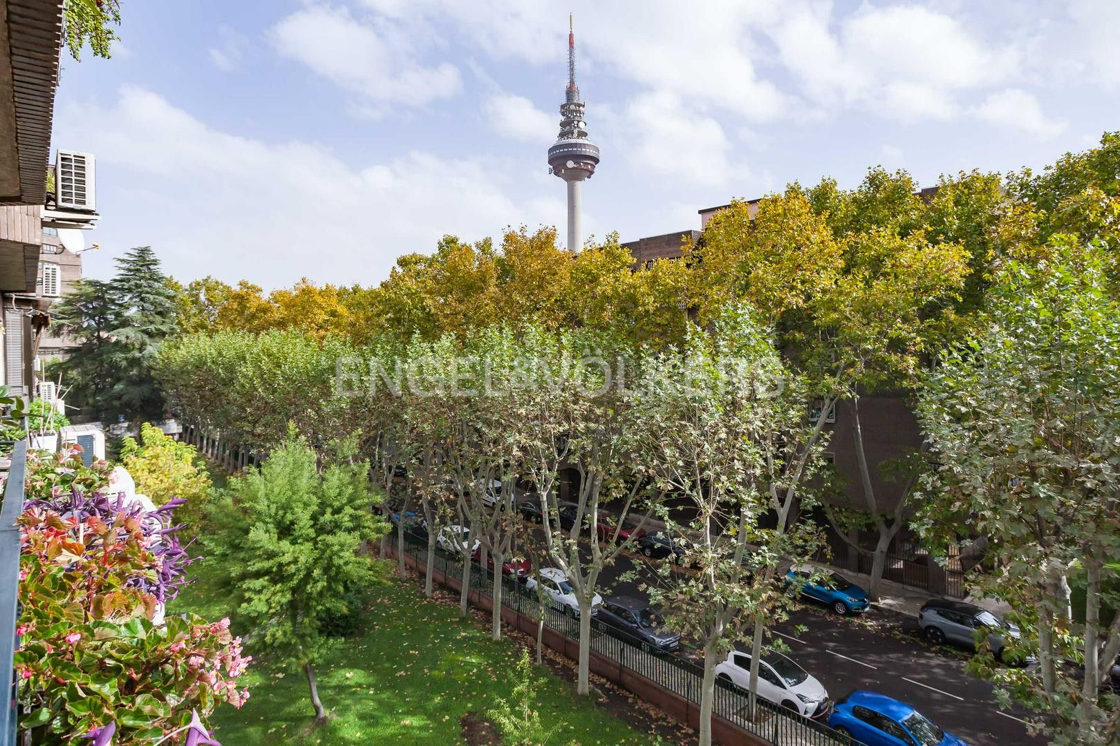 Exterior view of Apartment for sale in  Madrid Capital  with Air Conditioner, Heating and Private garden