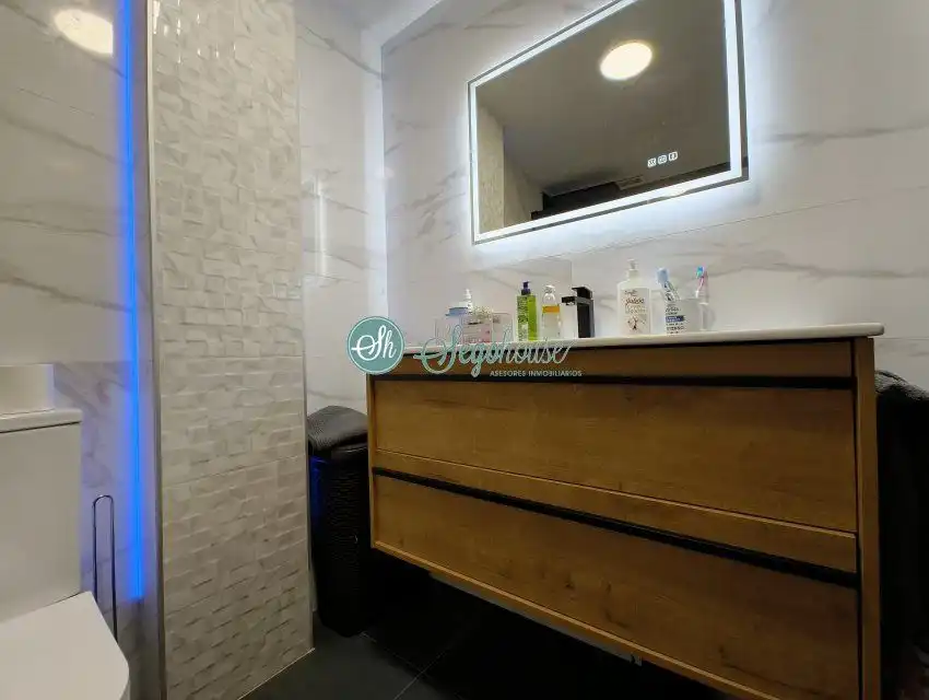 Bathroom of Flat for sale in Segovia  with Air Conditioner, Heating and Terrace