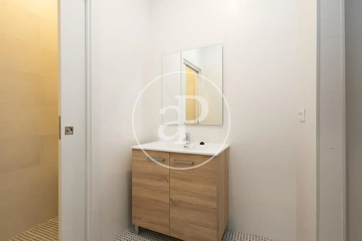 Badezimmer von Wohnung zum Verkauf in Barcelona mit Klimaanlage und Heizung