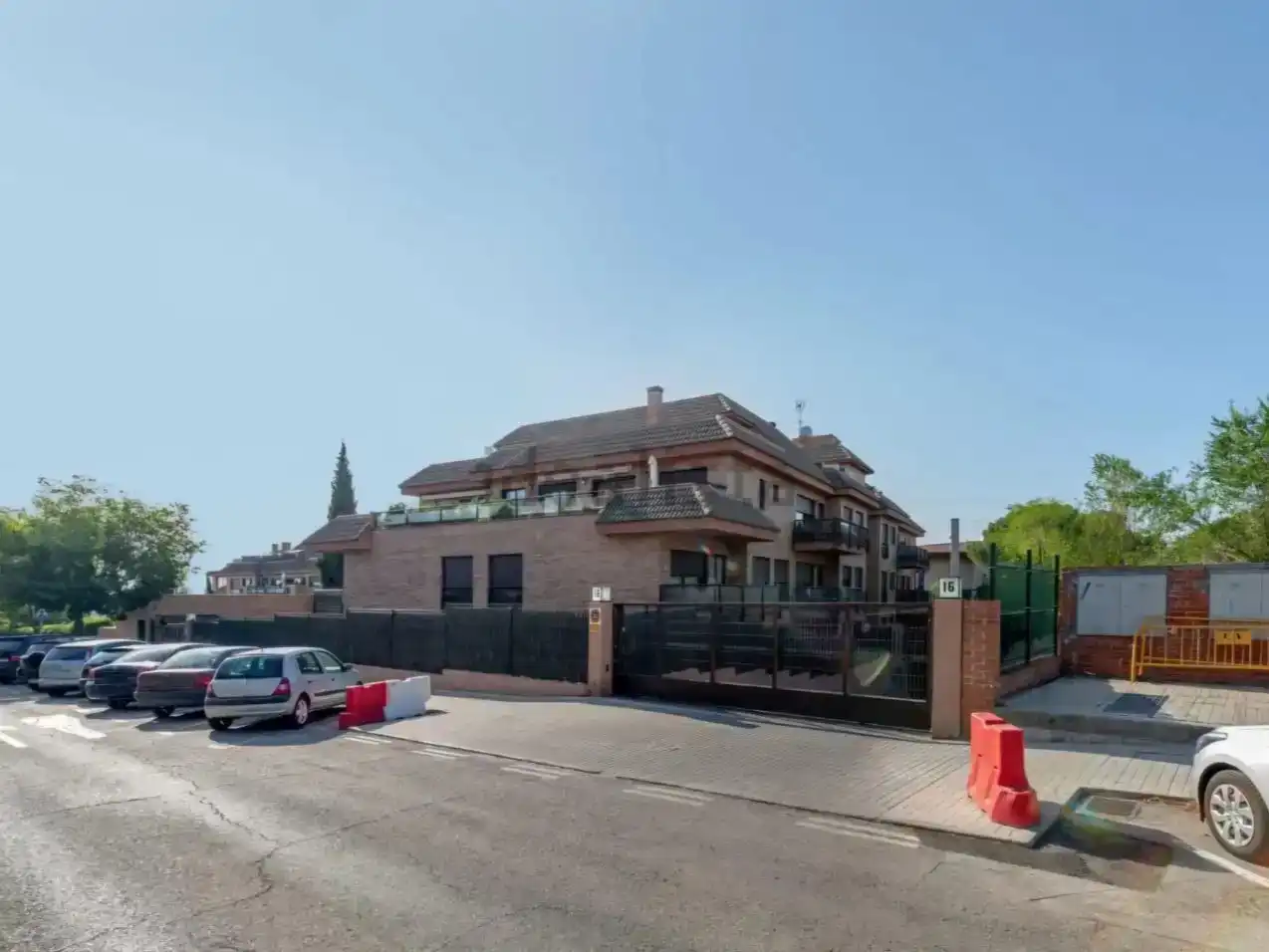 Vista exterior de Pis en venda en Las Rozas de Madrid amb Aire condicionat, Traster i Piscina