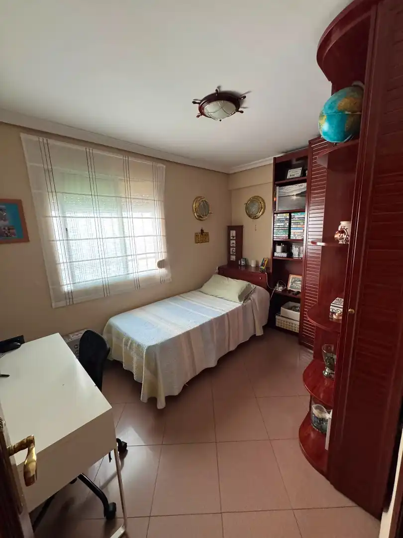 Habitación de Piso en venta en Sevilla con Aire acondicionado y Calefacción