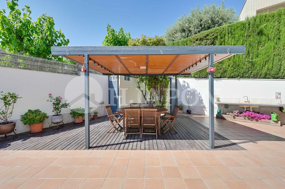 Terrace of House or chalet for sale in Alella  with Air Conditioner, Heating and Private garden