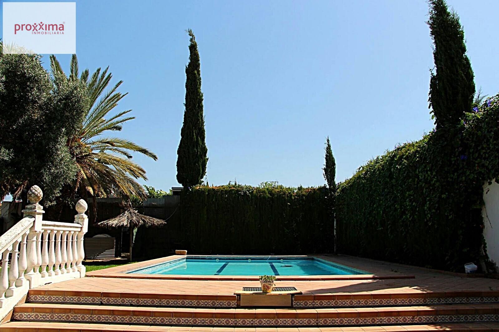 Piscina de Casa o xalet en venda en Dos Hermanas amb Aire condicionat, Jardí privat i Terrassa