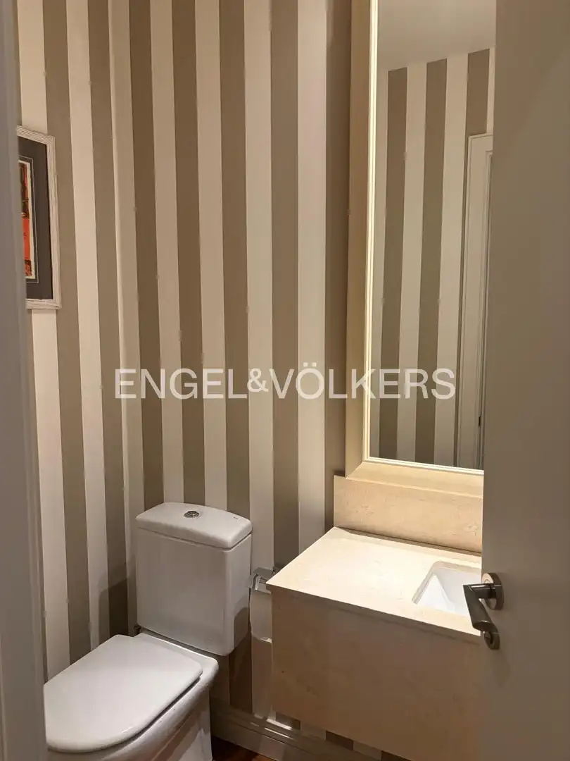 Baño de Apartamento de alquiler en Madrid con Aire acondicionado, Calefacción y Jardín privado