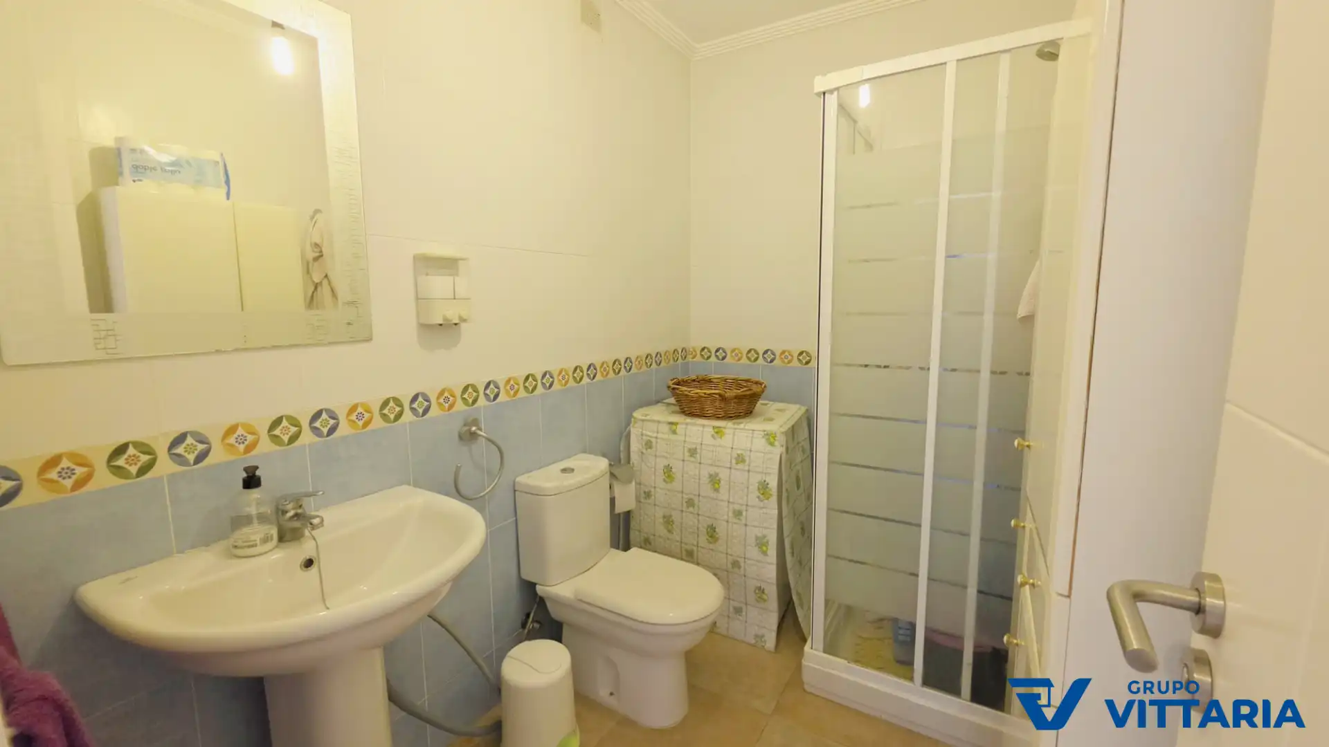 Baño de Piso en venta en Roquetas de Mar con Aire acondicionado, Terraza y Amueblado