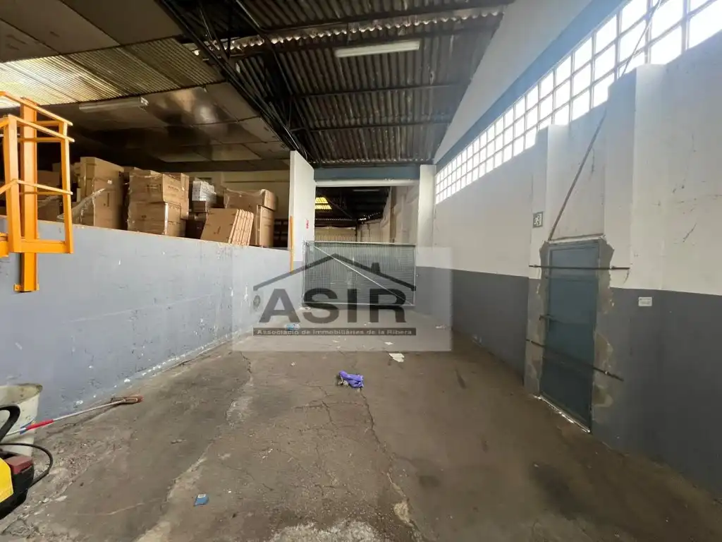 Nave industrial en venta en Corbera