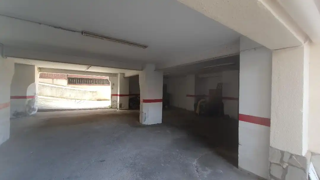 Parking de Piso en venta en Barcelona con Jardín privado, Parquet y Piscina