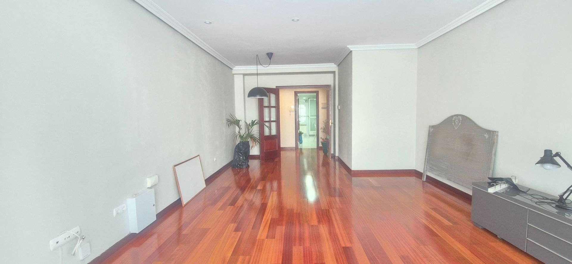 Sala d'estar de Pis de lloguer en Vigo  amb Calefacció, Parquet i Forn