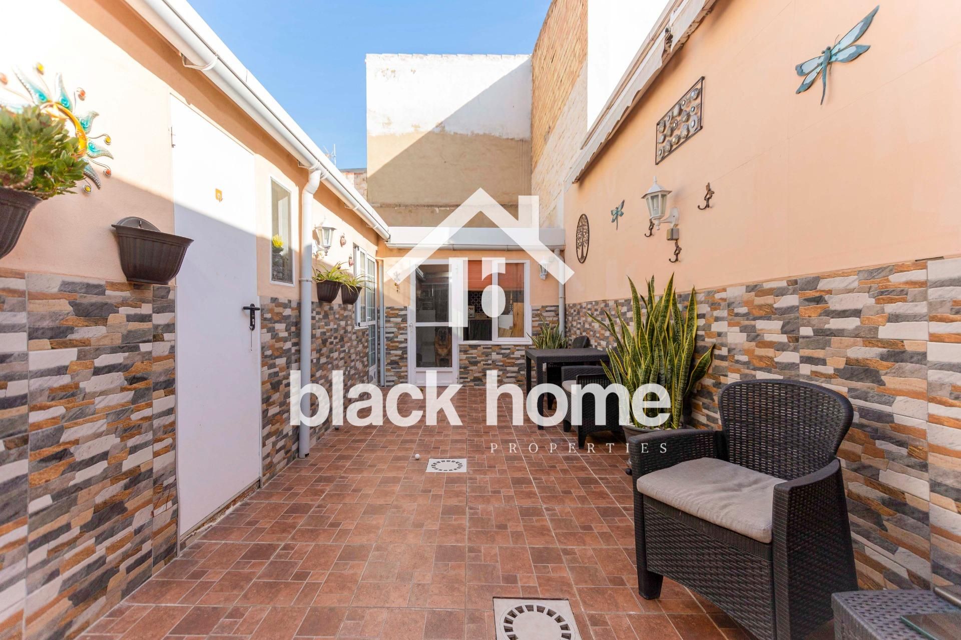 Exterior view of House or chalet for sale in Torrent  with Air Conditioner, Terrace and Storage room