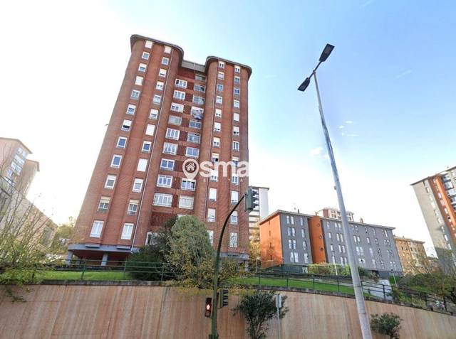 Piso en Venta en Jose Maria Cossio, 17 en Alisal - San Román