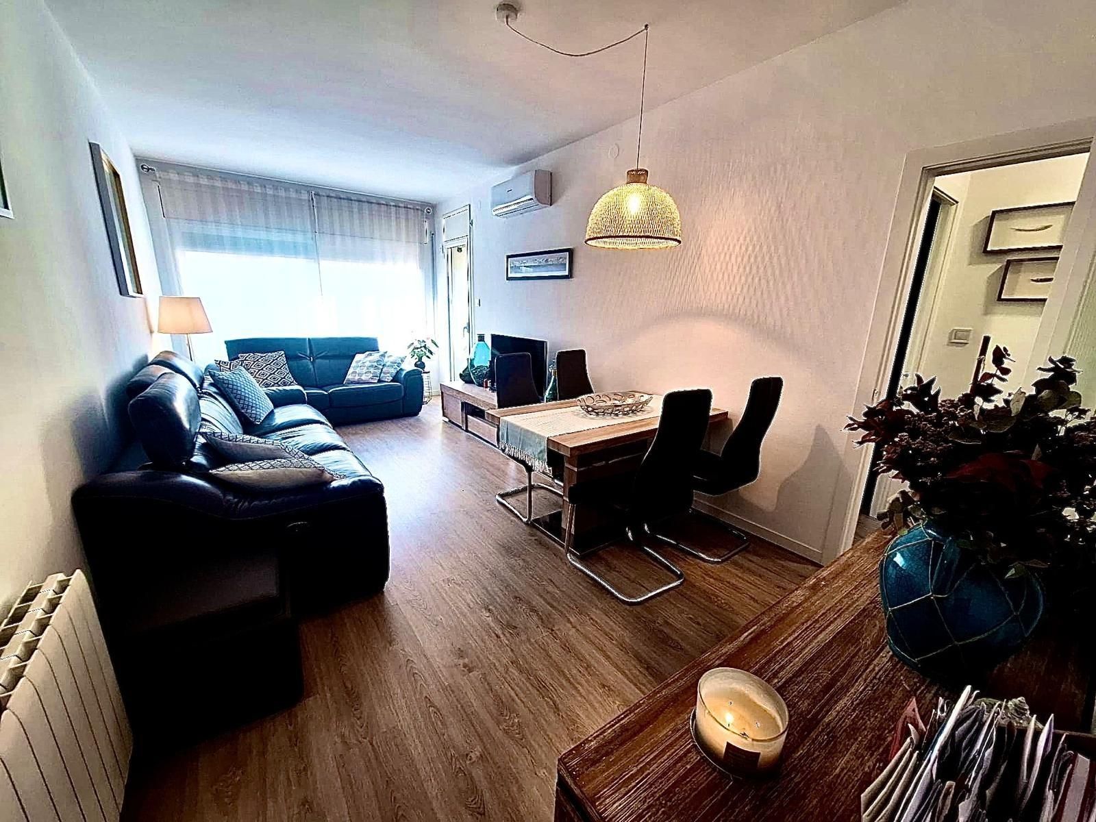 Living room of Flat for sale in Sabadell  with Air Conditioner, Heating and Parquet flooring