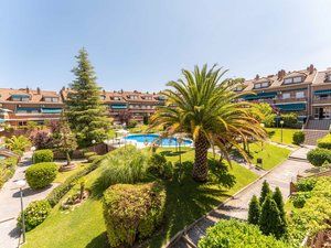 Exterior view of Flat for sale in Sevilla la Nueva  with Air Conditioner, Heating and Private garden