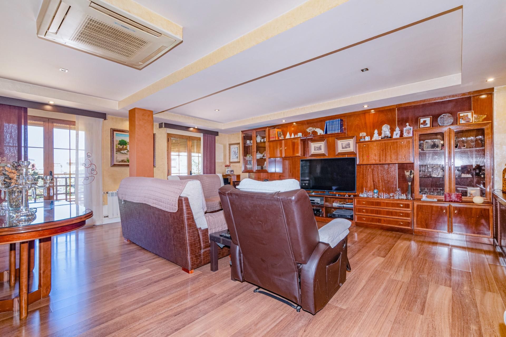 Single-family semi-detached for sale in Barrio de Zaidín