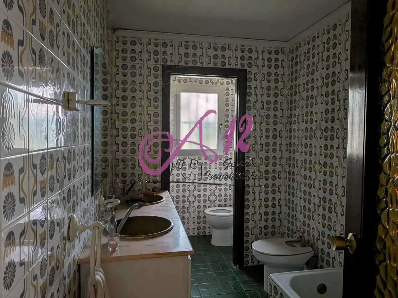 Bathroom of Houses for sale in La Pobla de Vallbona  with Swimming Pool
