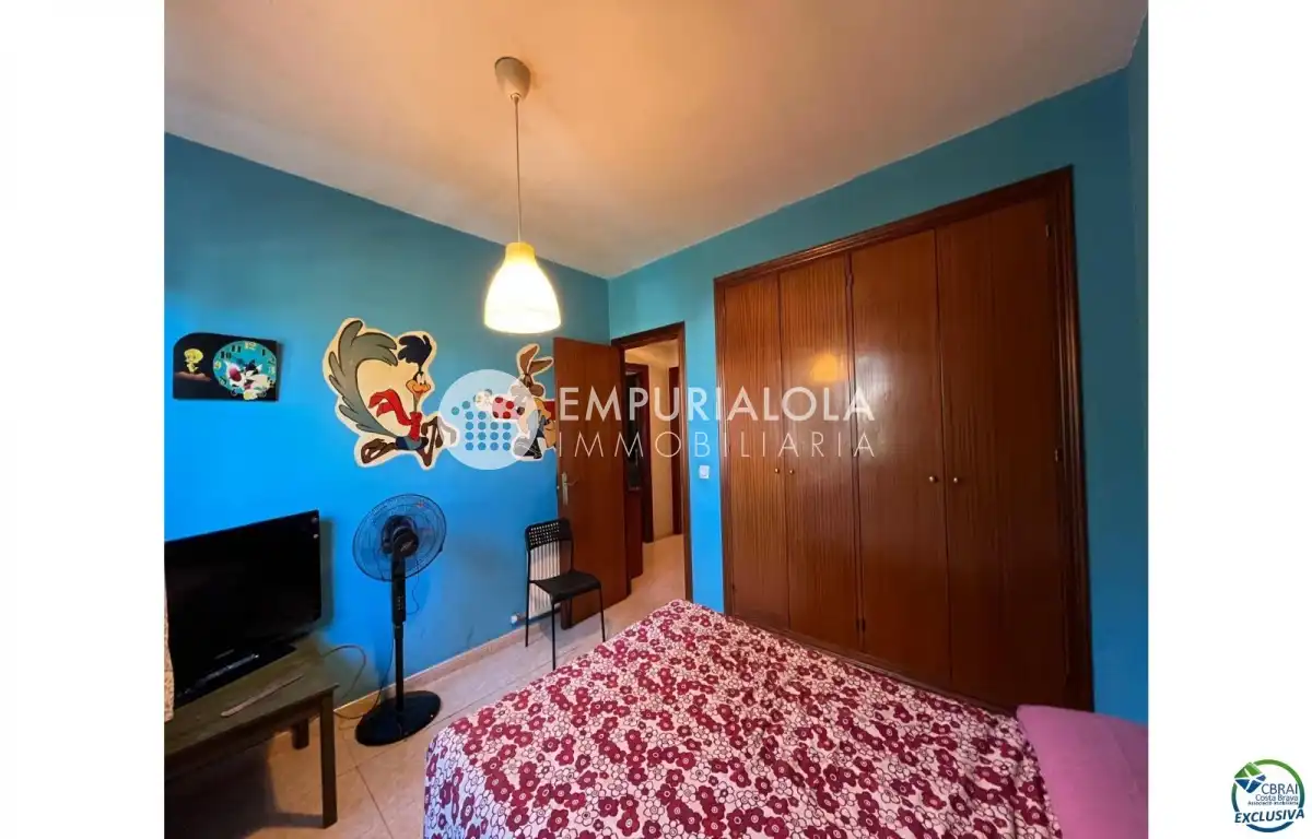 Bedroom of Apartments for sale in Figueres