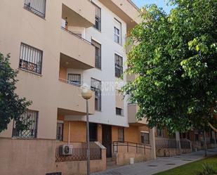 Exterior view of Flat for sale in Mairena del Aljarafe  with Air Conditioner and Community pool