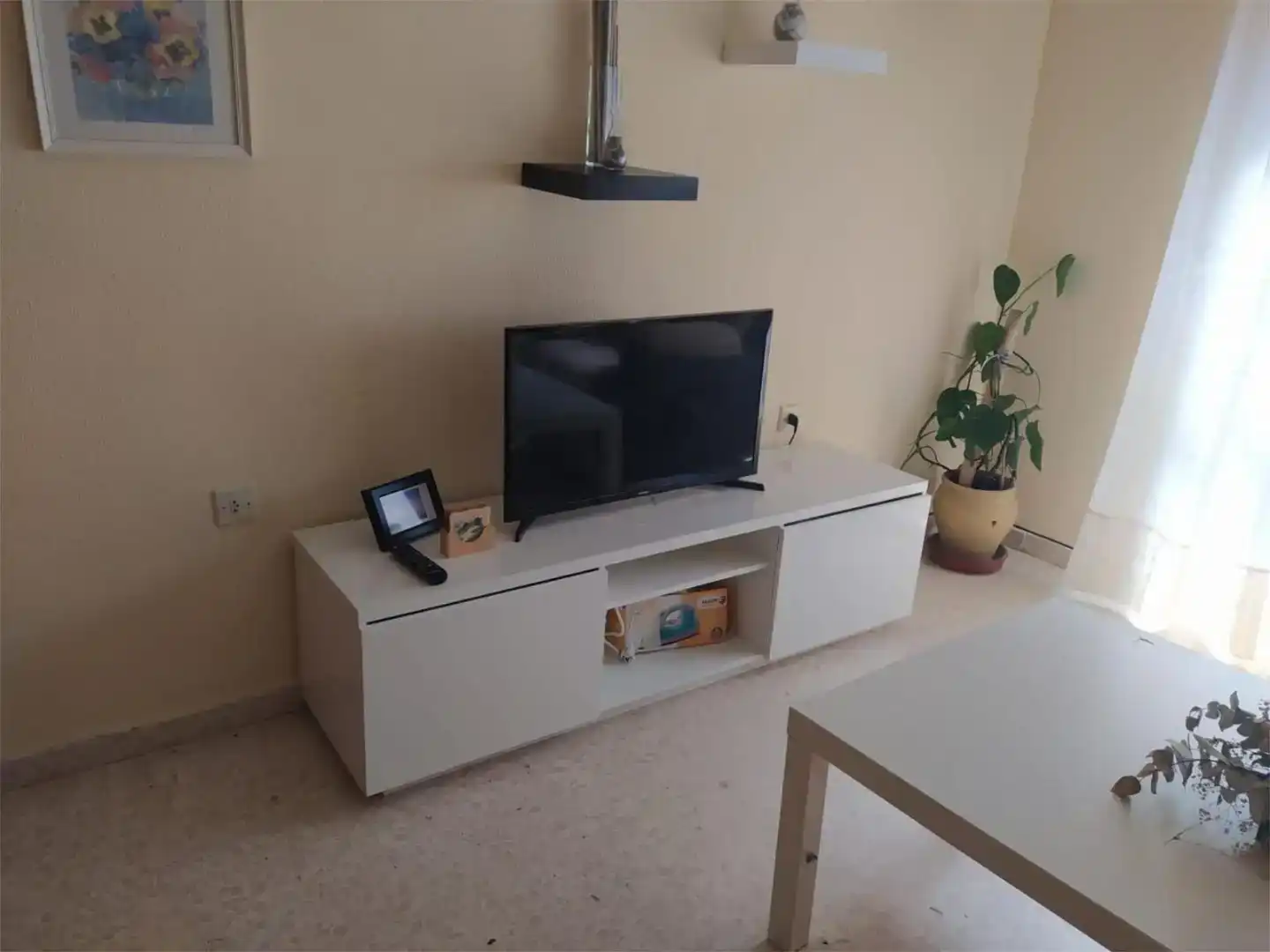 Sala d'estar de Pis de lloguer en Benalup-Casas Viejas amb Moblat i Balcó