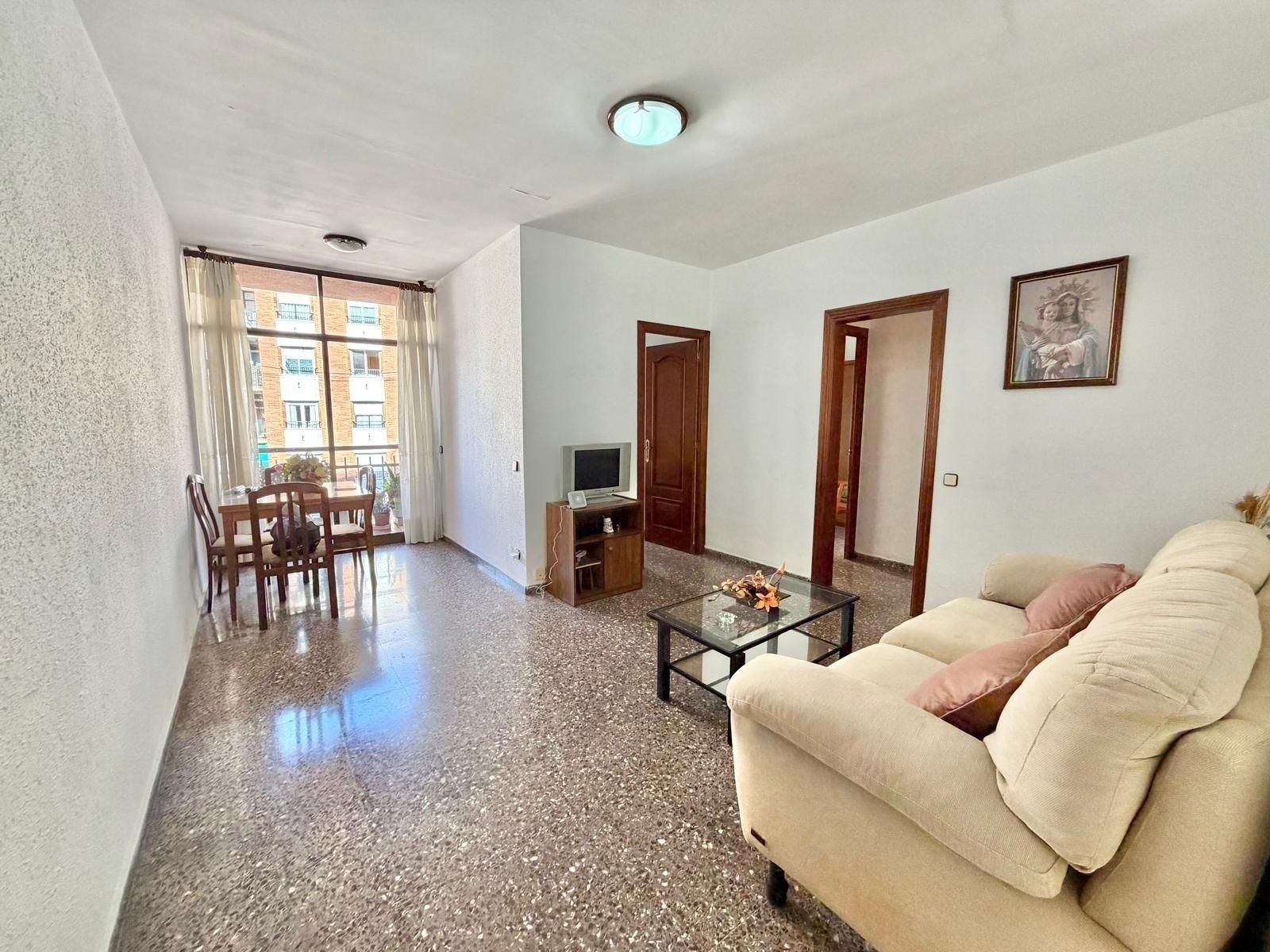 Sala d'estar de Pis en venda en L'Hospitalet de Llobregat amb Terrassa