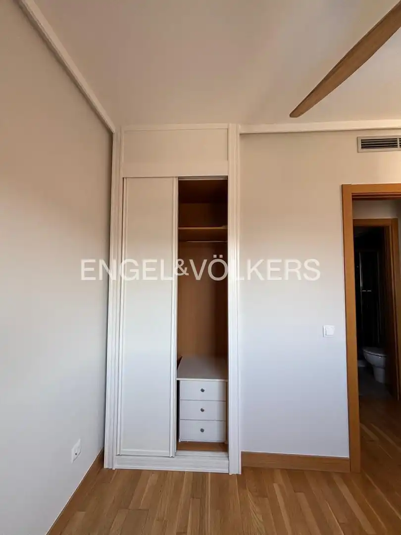Dormitori de Àtic de lloguer en Madrid amb Aire condicionat, Calefacció i Parquet