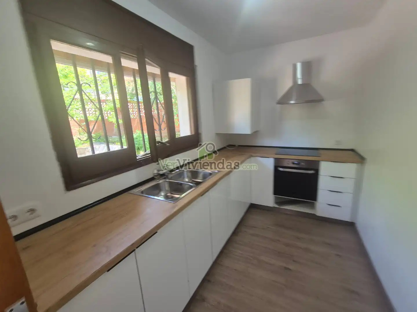 Cocina de Casa o chalet en venta en Vallirana con Jardín privado, Parquet y Terraza