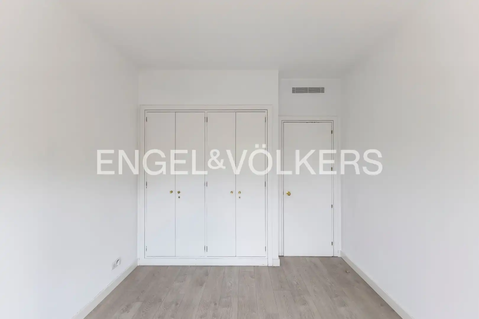 Schlafzimmer von Wohnung zur Miete in Madrid mit Klimaanlage, Heizung und Privatgarten