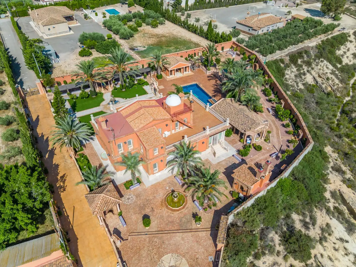 Vista exterior de Casa o xalet en venda en Elche / Elx amb Aire condicionat, Calefacció i Jardí privat