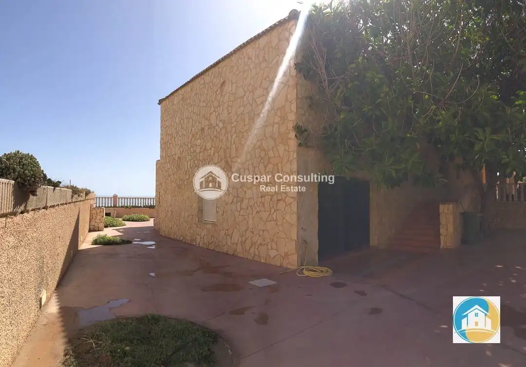 Vista exterior de Casa o xalet en venda en La Manga del Mar Menor amb Aire condicionat, Terrassa i Piscina