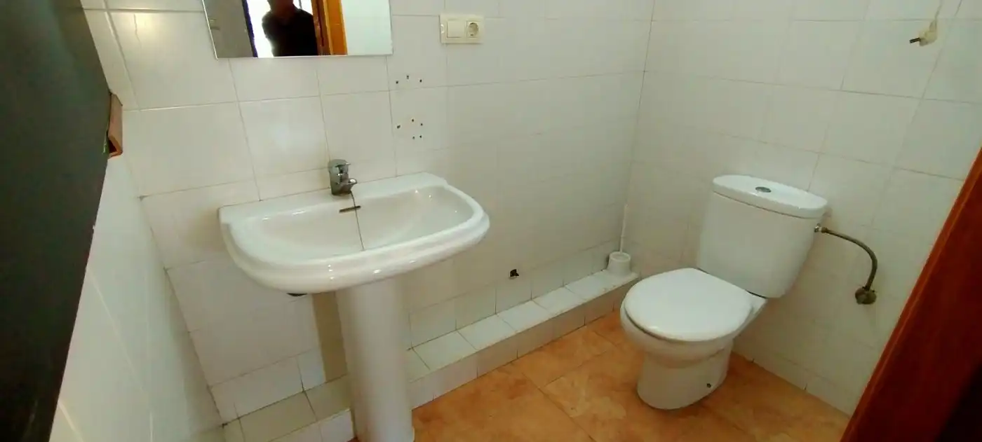 Bany de Local en venda en Murcia amb Aire condicionat, Terrassa i Moblat