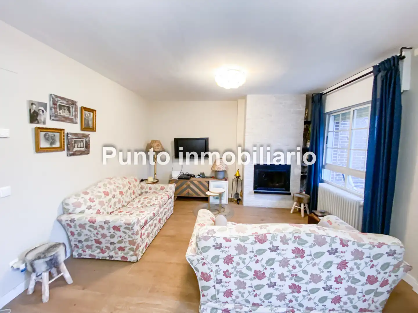 Sala d'estar de Casa adosada en venda en Valladolid amb Calefacció, Jardí privat i Parquet