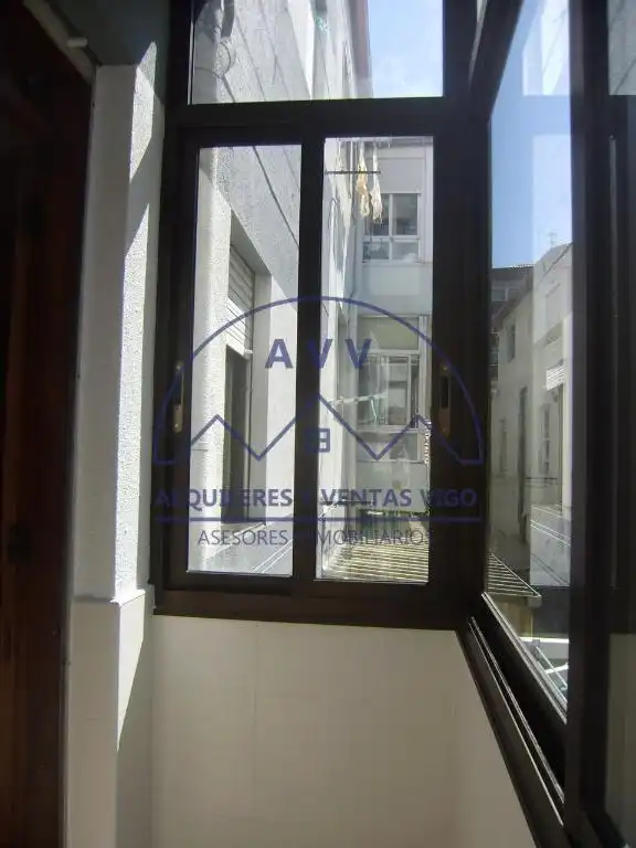 Vista exterior de Piso de alquiler en Vigo  con Parquet