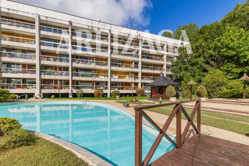 Vista exterior de Piso en venta en Donostia - San Sebastián  con Aire acondicionado, Calefacción y Jardín privado