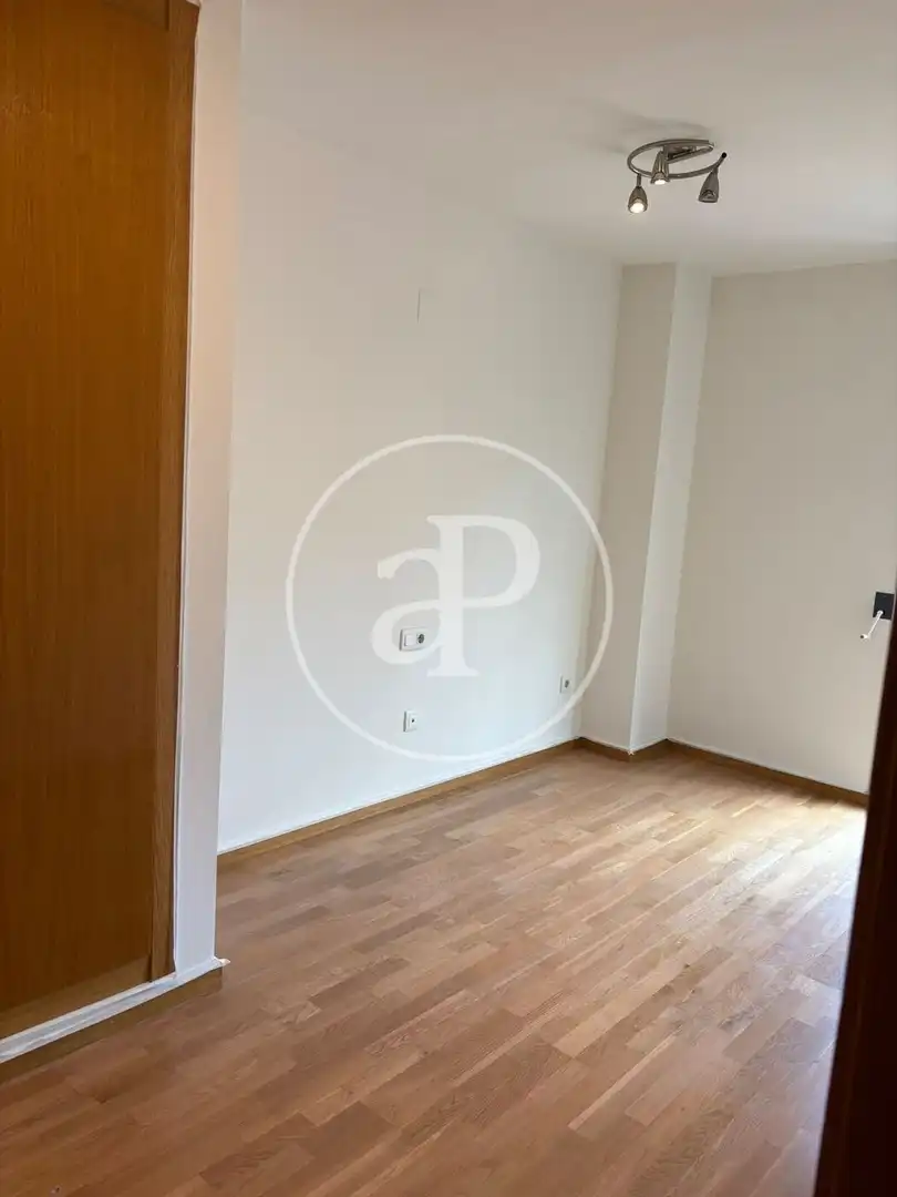 Schlafzimmer von Wohnung zur Miete in Valencia mit Klimaanlage, Heizung und Abstellraum