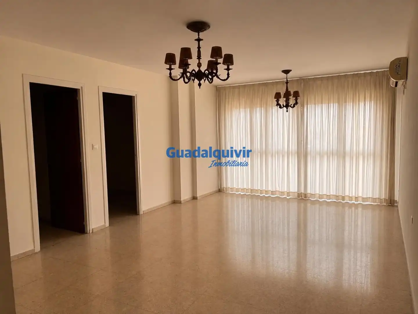 Sala de estar de Piso en venta en Sevilla con Aire acondicionado y Balcón
