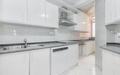 Kitchen of Flat for sale in  Granada Capital  with Terrace and Balcony