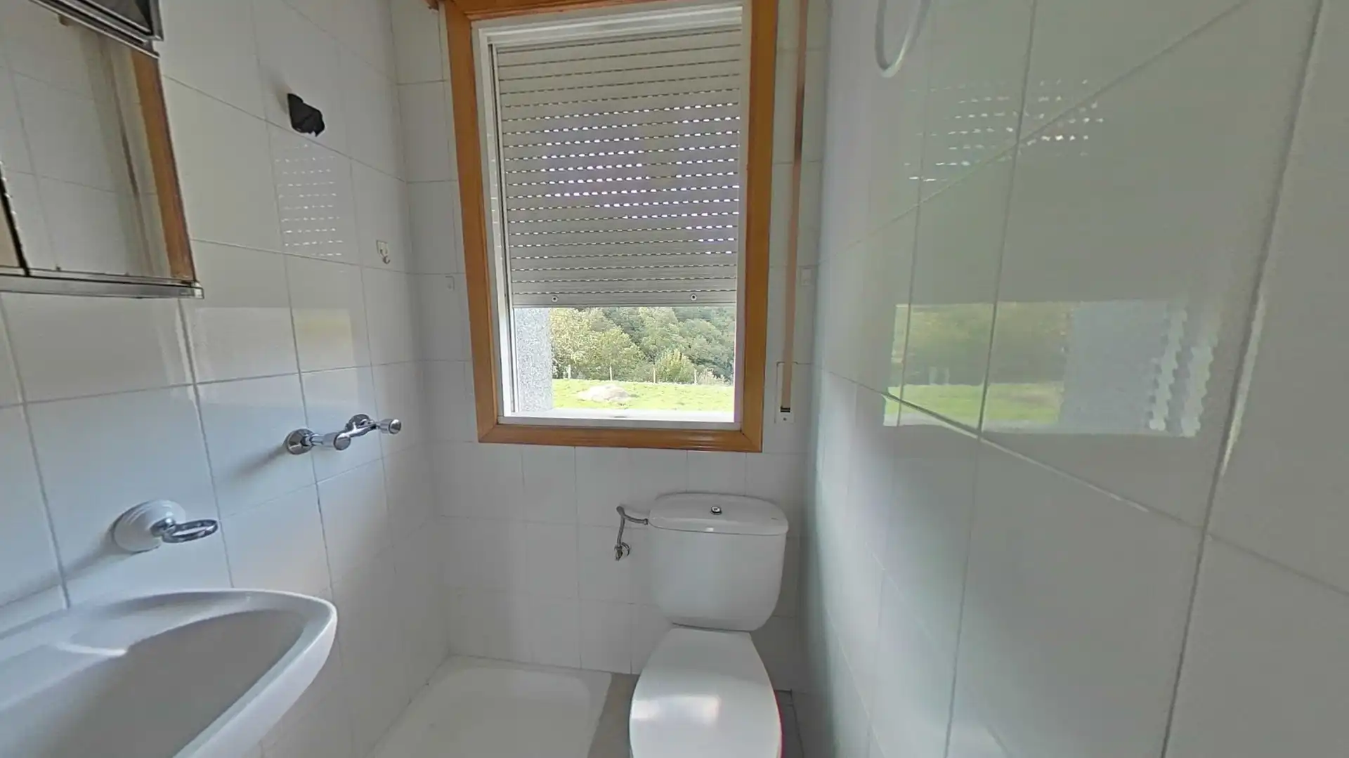 Bany de Casa o xalet en venda en Entrimo amb Calefacció, Jardí privat i Terrassa
