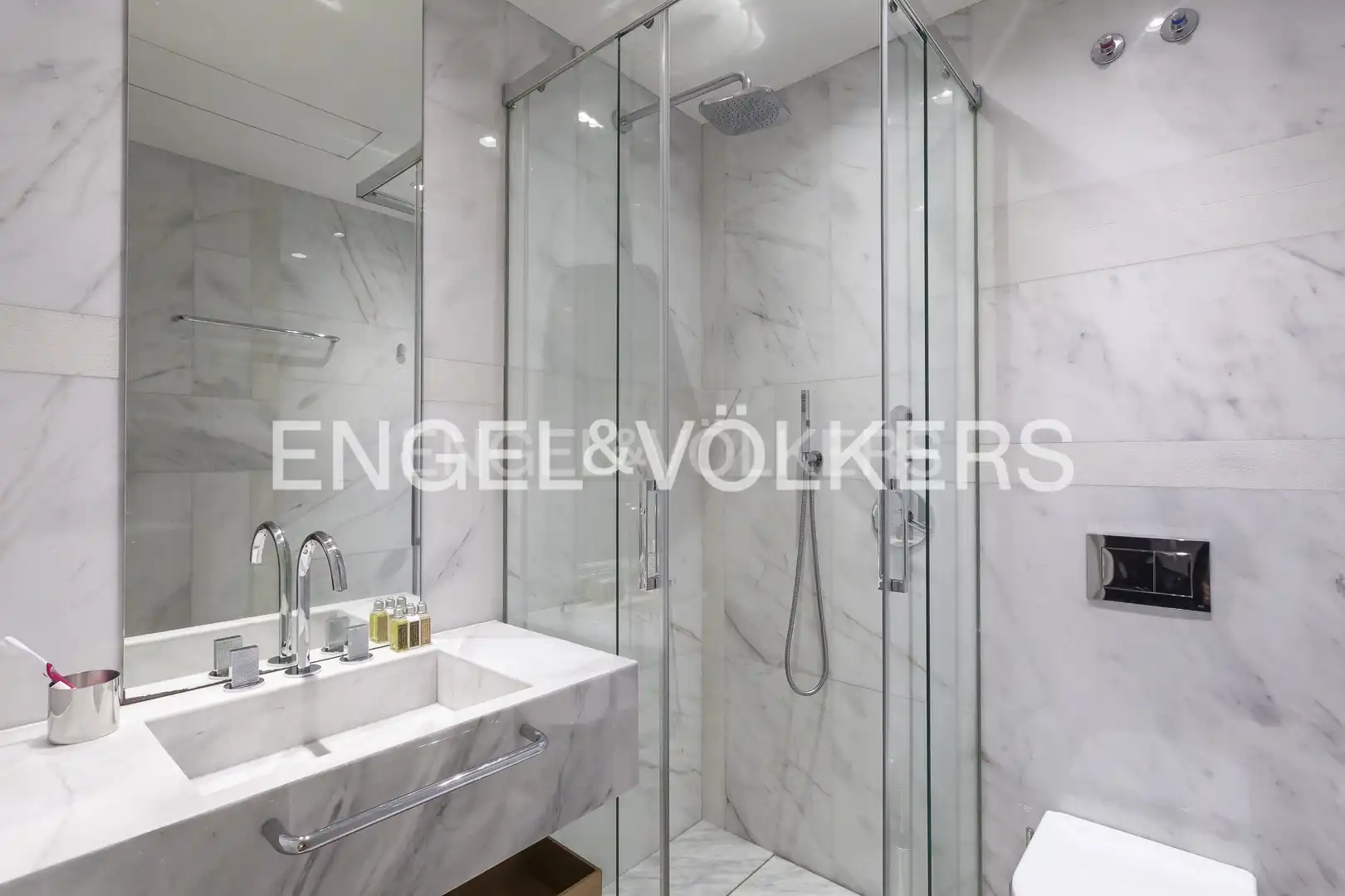 Badezimmer von Wohnung zum Verkauf in Madrid mit Klimaanlage, Heizung und Parkett