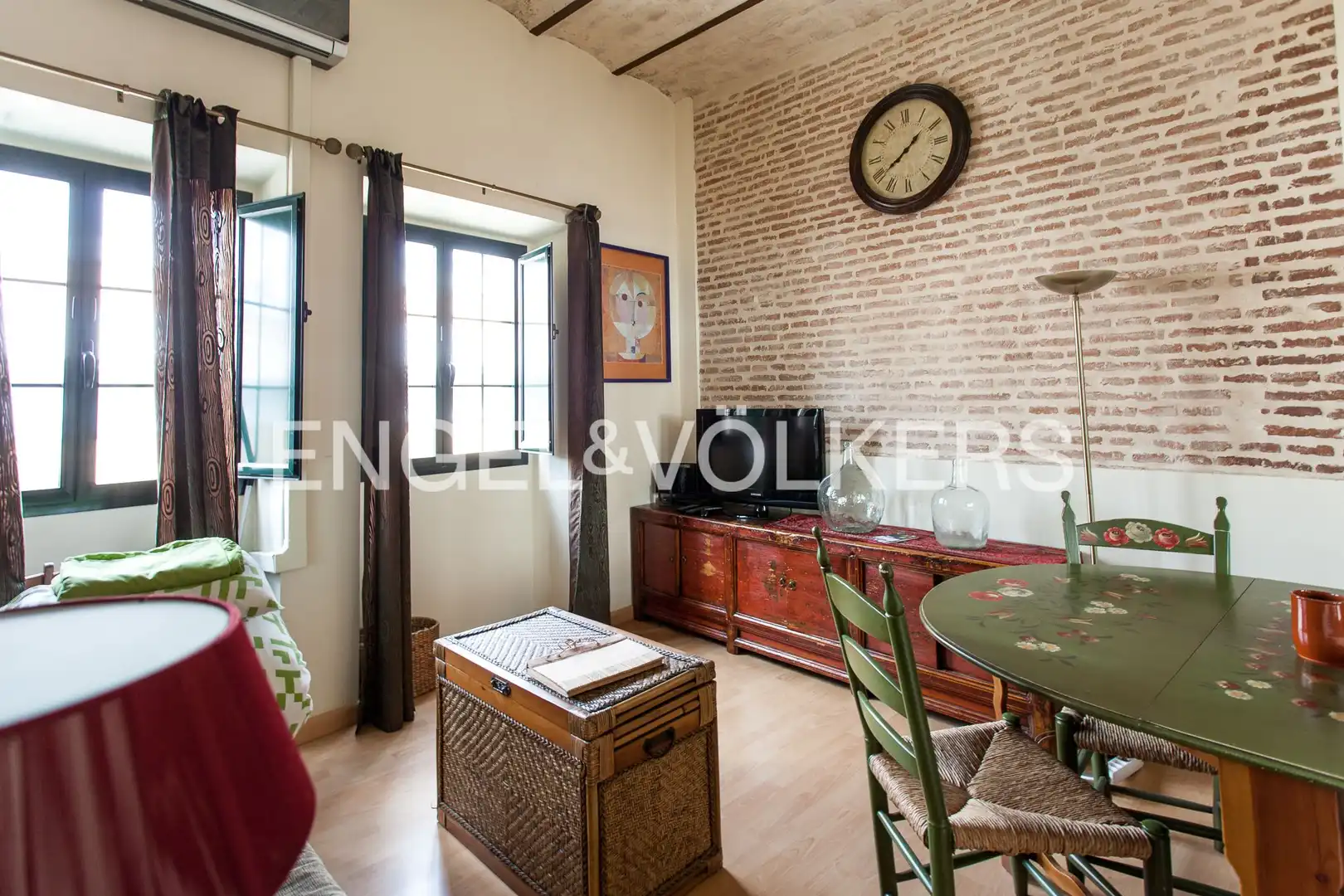 Living room of Flat for sale in Sevilla  with Air Conditioner and Heating