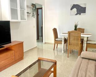 Sala d'estar de Apartament de lloguer en Rincón de la Victoria amb Aire condicionat i Terrassa