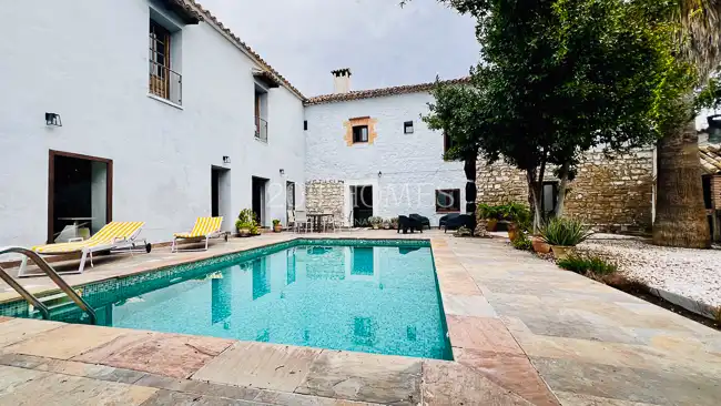 Vista exterior de Finca rústica en venta en Úbeda con Jardín privado, Terraza y Piscina