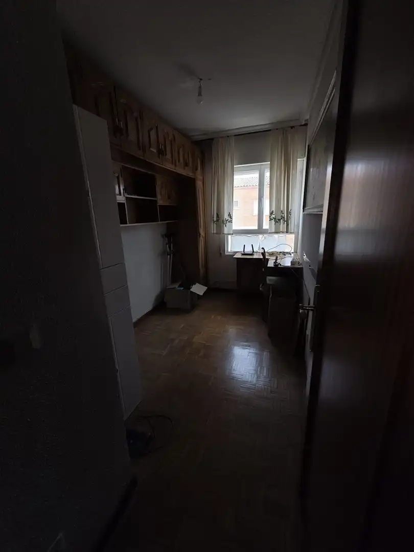 Bedroom of Flat for sale in Salamanca  with Heating, Parquet flooring and Balcony