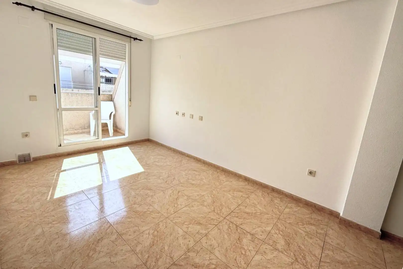 Vista exterior de Àtic en venda en Torrevieja amb Aire condicionat, Calefacció i Terrassa