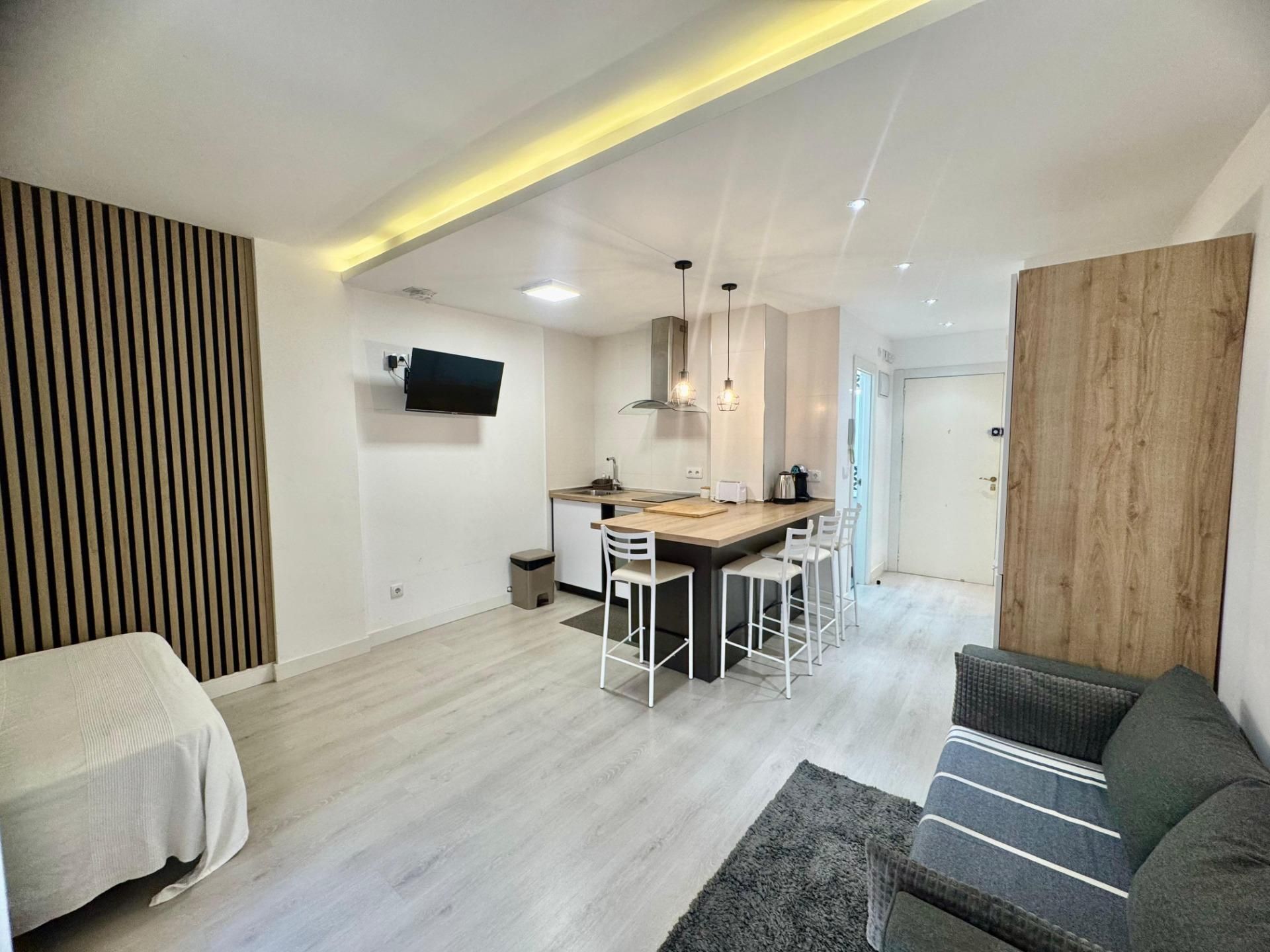 Cuina de Estudi en venda en Torrevieja amb Aire condicionat, Terrassa i Moblat