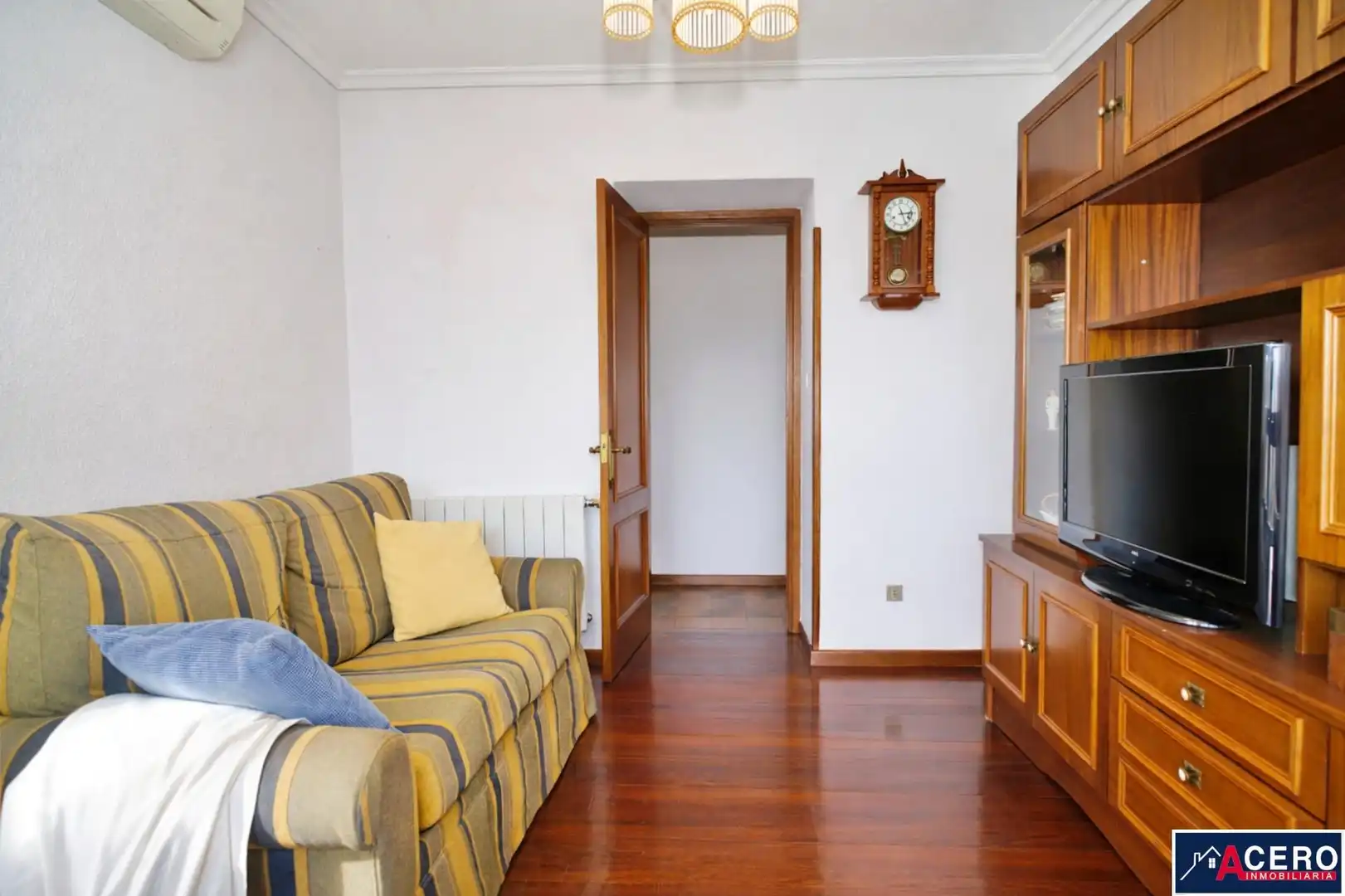 Wohnzimmer von Haus oder Chalet zum Verkauf in Camargo mit Privatgarten, Parkett und Schwimmbad