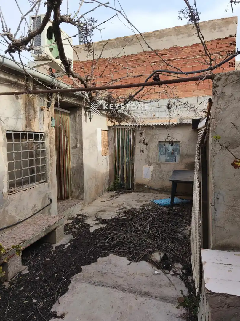 Vista exterior de Casa o xalet en venda en Algueña amb Aire condicionat i Calefacció