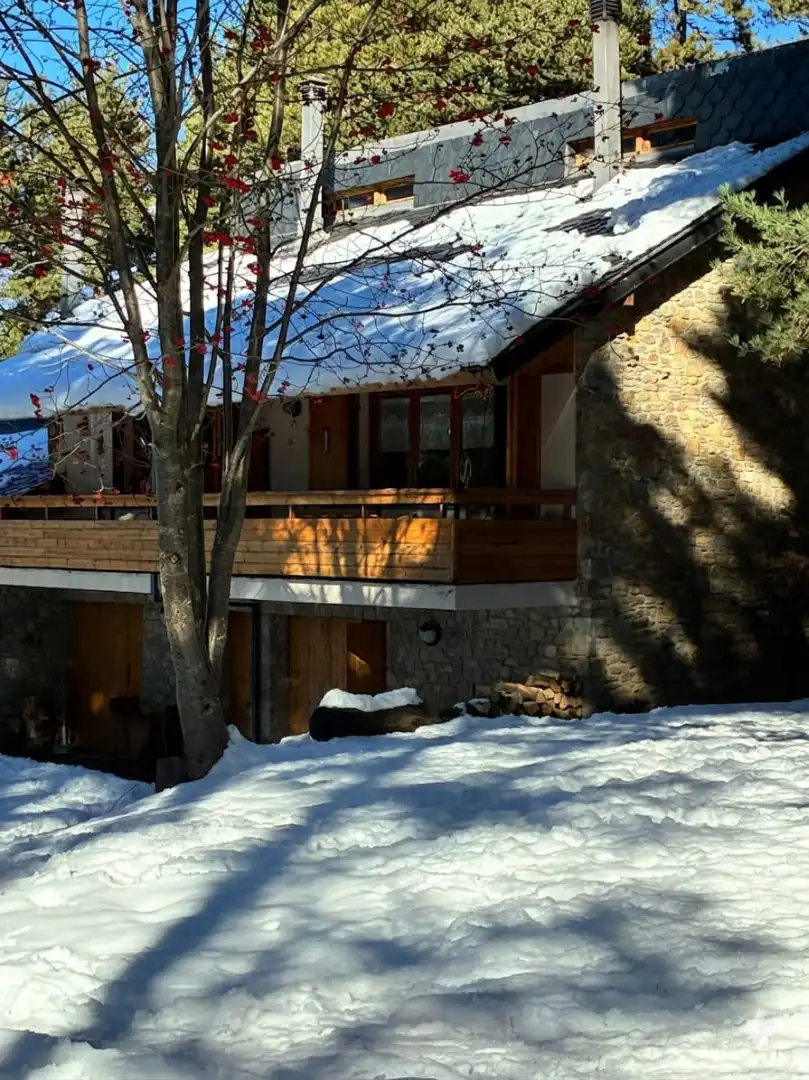 Vista exterior de Casa adosada en venta en Alp con Calefacción, Jardín privado y Balcón